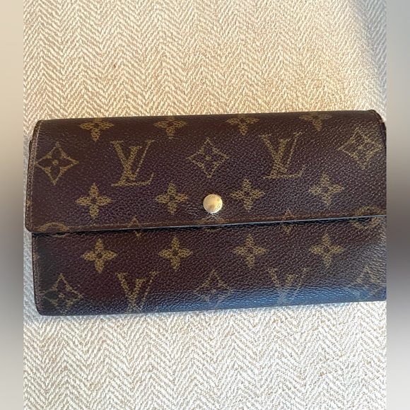 LOUIS VUITTON Authentic Monogram Clutch Wallet w/Box, Unbranded Vachetta Strap - Picture 3 of 9